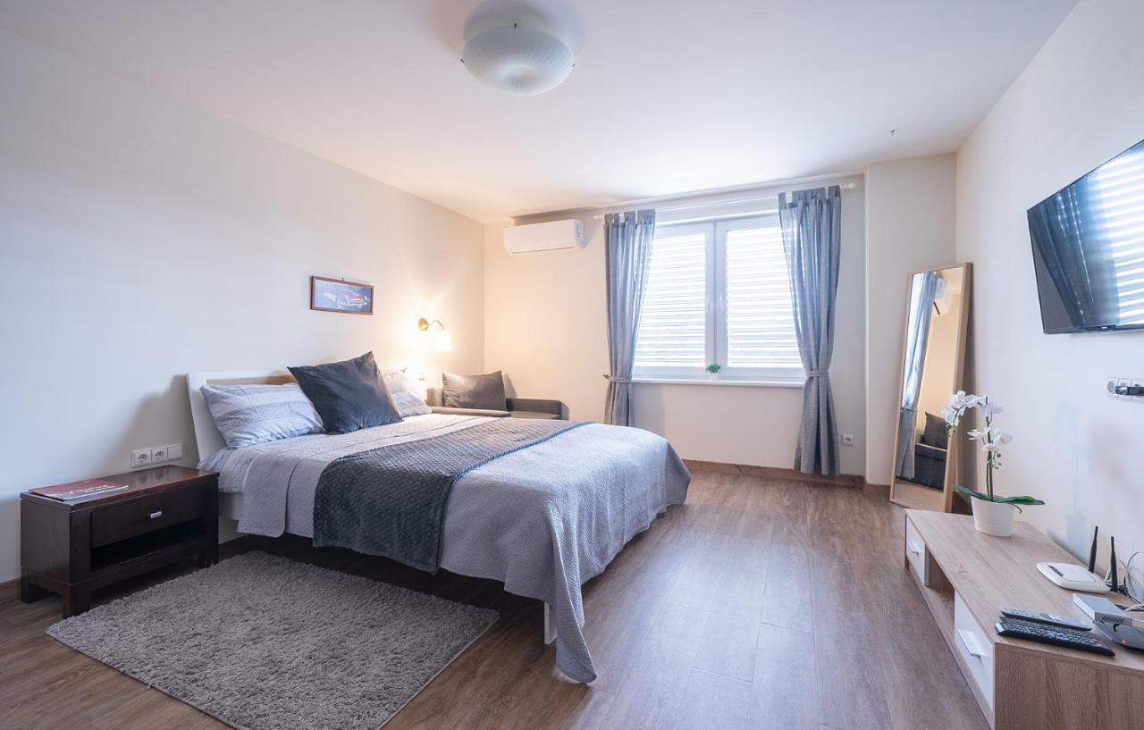 Gyneju Self Check-In Apartments Vilnius Bagian luar foto